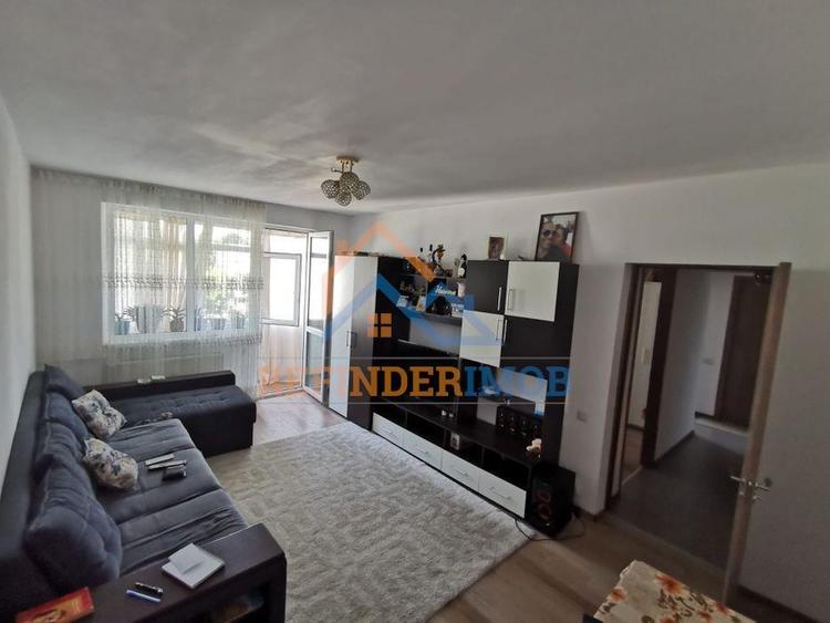 Apartament cu 3 camere decomandat în Giurgiului