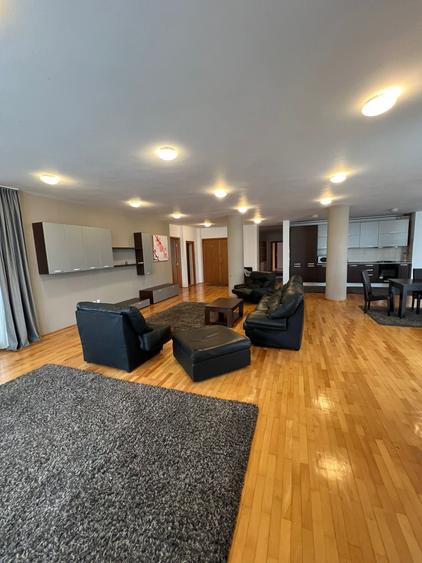 Apartament cu 4 camere semidecomandat în Ultracentral