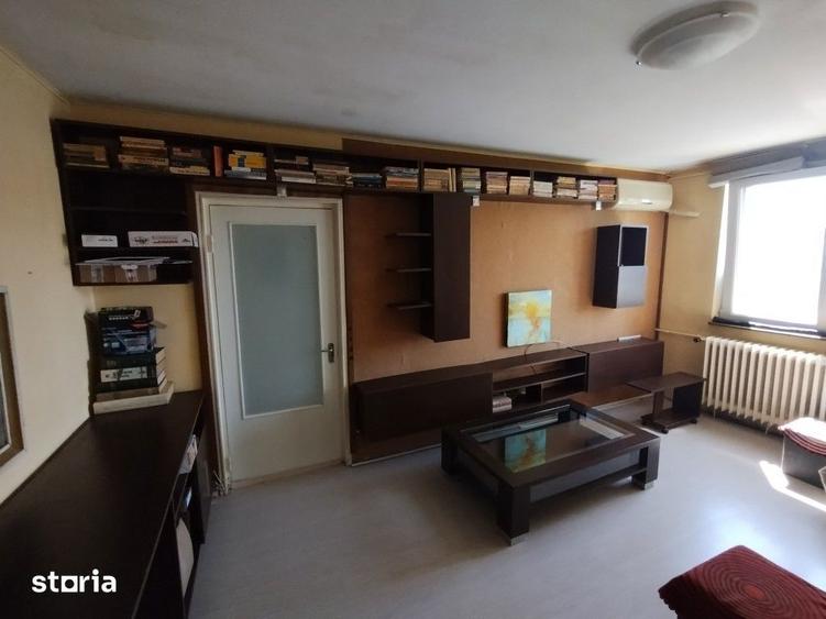 Apartament cu 3 camere semidecomandat în Titan