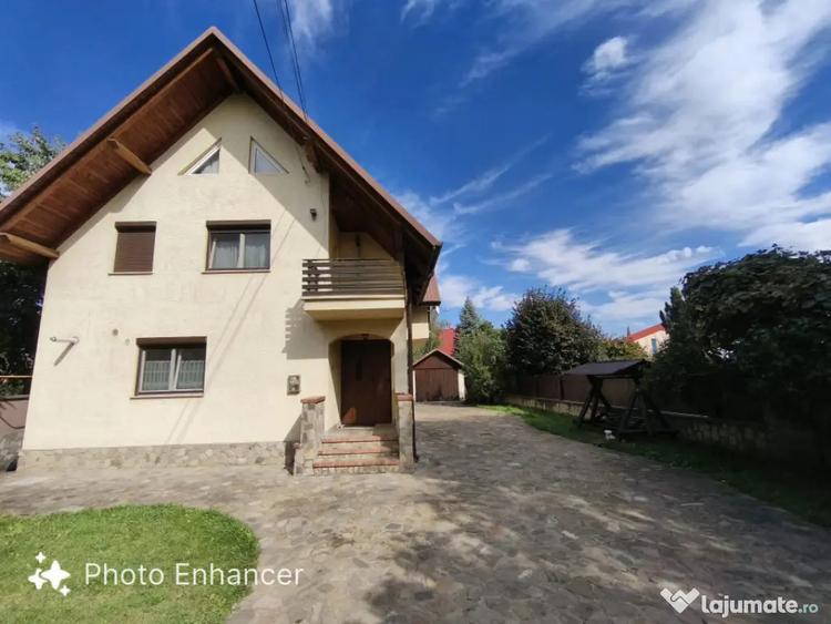 Casă cu 5 camere cu Teren 1500 Mp în Central