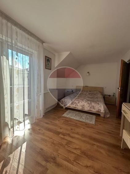 Duplex cu 4 camere cu Teren 500 Mp în Burdujeni