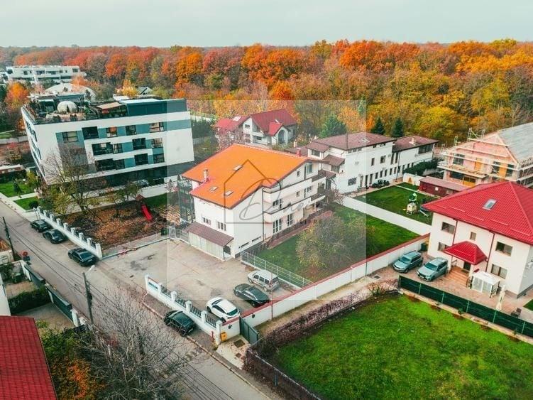 Casă individuală cu 10 camere cu Canalizare în Central
