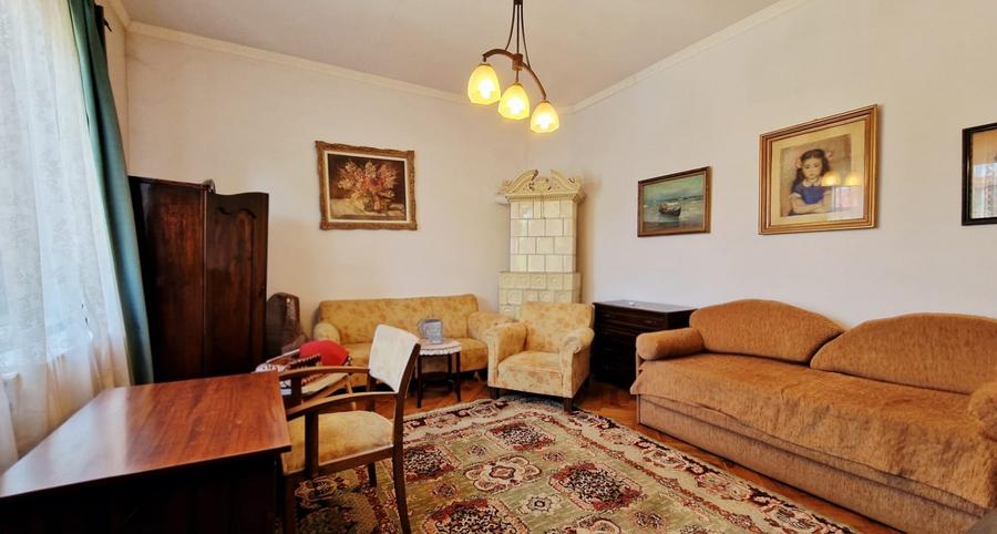Apartament cu 5 camere semidecomandat în Dacia