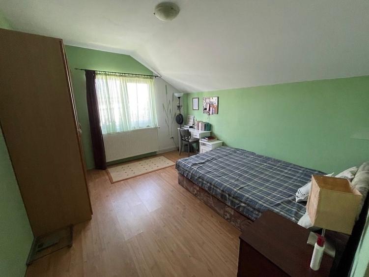 Casă individuală cu 6 camere cu Canalizare în Dumbrăvița