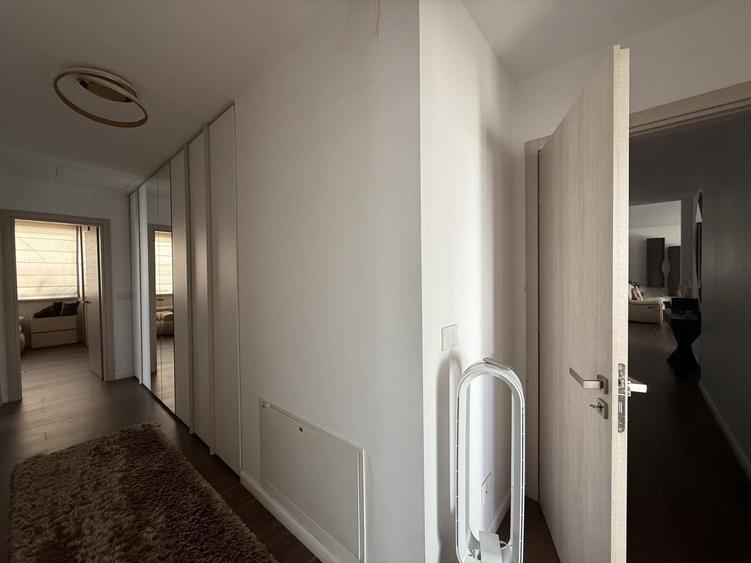 Apartament cu 4 camere decomandat, mobilat în Primăverii
