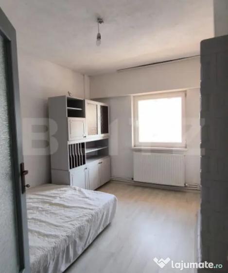 Apartament cu 4 camere decomandat în Burdujeni