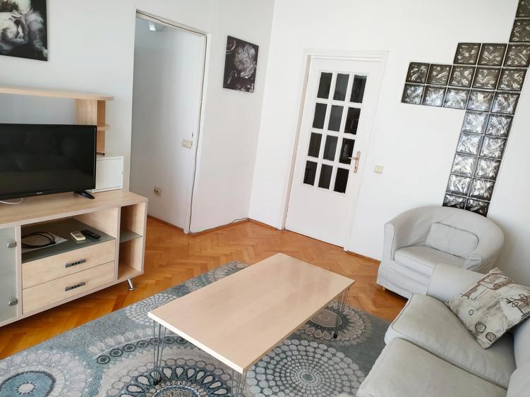 Apartament cu 3 camere semidecomandat în Națiunile Unite