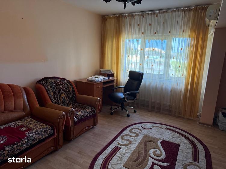Apartament cu 3 camere decomandat în Traian