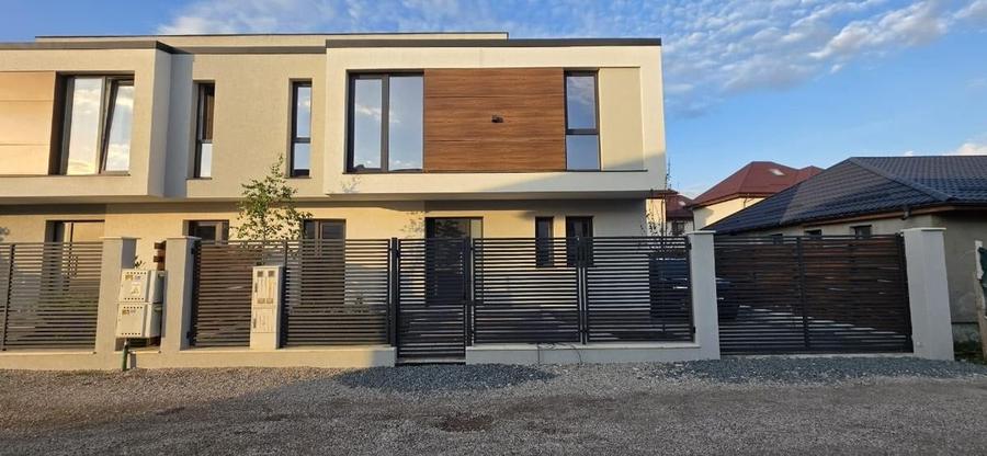 Duplex cu 4 camere cu Canalizare în Central