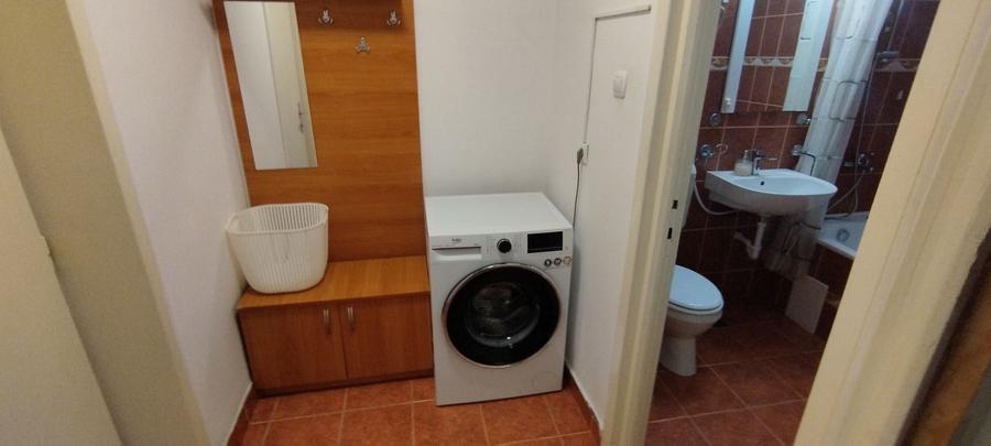 Apartament cu 2 camere decomandat în Medicină