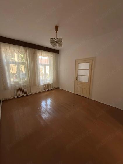 Casă cu 3 camere cu Teren 260 Mp în Central