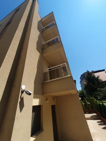 Casă cu 17 camere cu Garaj în Primăverii
