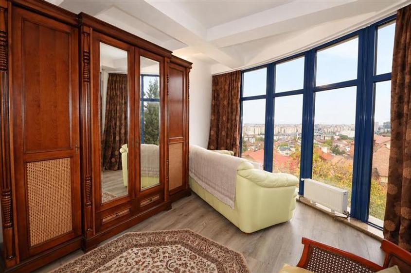 Apartament cu 2 camere decomandat, mobilat în Centrul Istoric