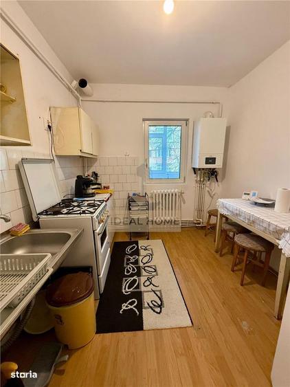 Apartament cu 3 camere decomandat în Gară