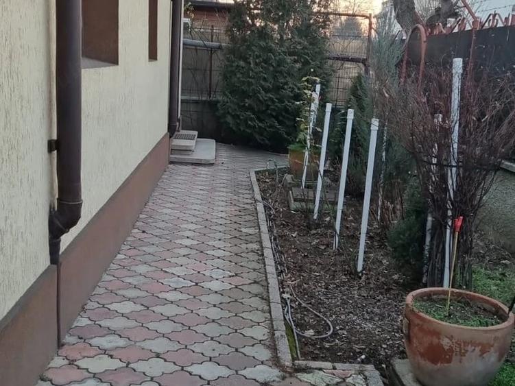 Casă cu 3 camere cu Teren 80 Mp în Crângași
