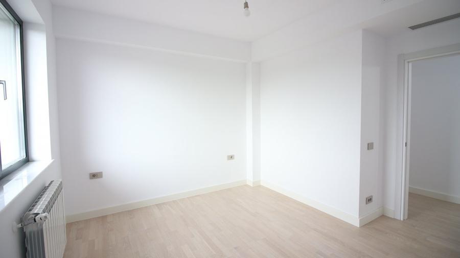 Penthouse cu 4 camere semidecomandat în Băneasa