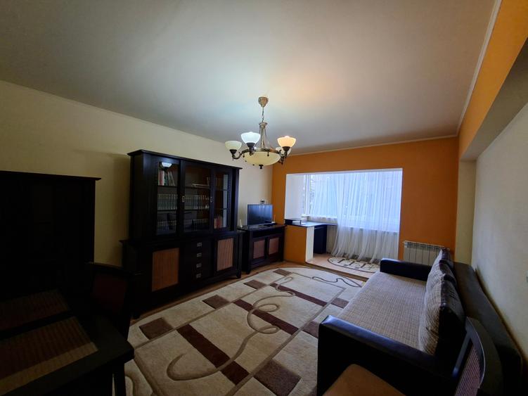 Apartament cu 3 camere decomandat în Decebal