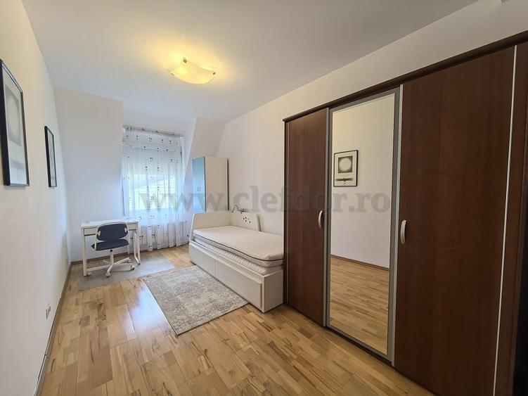 Casă individuală cu 6 camere cu Piscina în Iancu Nicolae