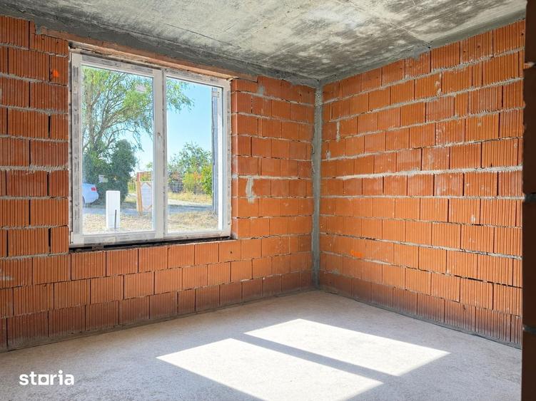 Casă cu 4 camere decomandat cu Teren 572 Mp în Paleu