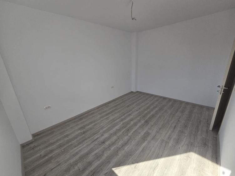 Apartament cu 2 camere decomandat în Girocului