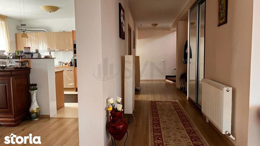 Casă cu 6 camere cu Teren 690 Mp în Central