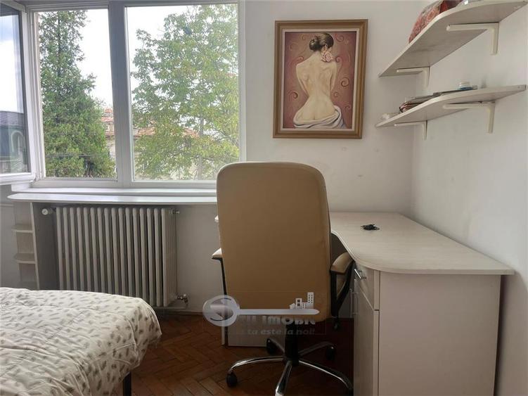 Casă cu 6 camere cu Teren 600 Mp în Sărărie