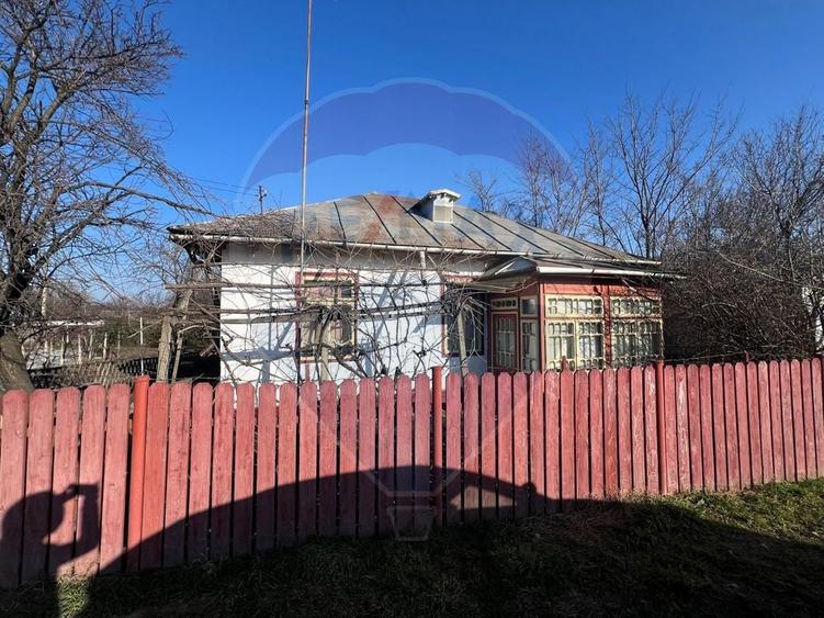 Casă cu 4 camere cu Teren 1000 Mp în Mihălceni