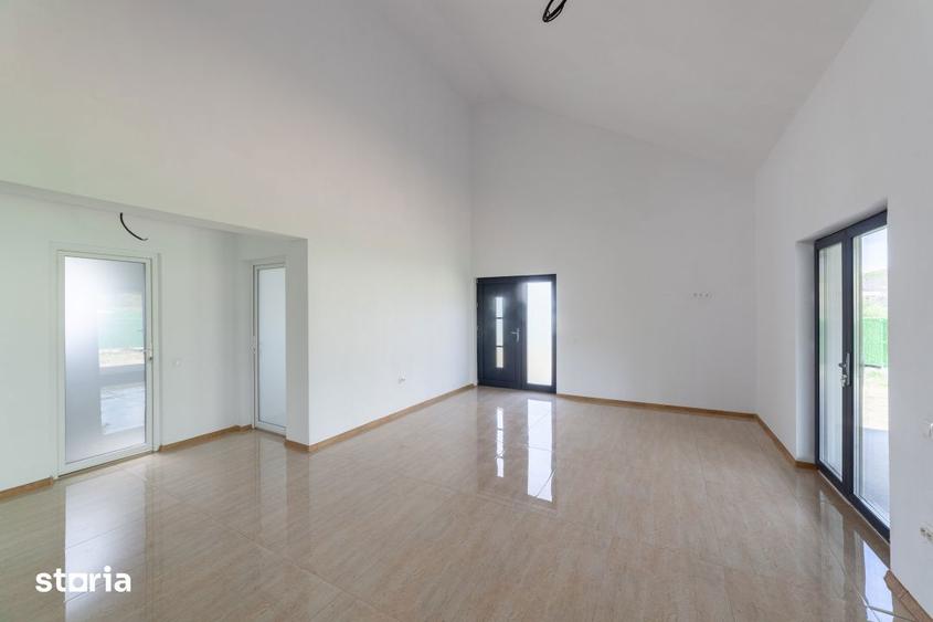 Casă cu 4 camere cu Teren 500 Mp în Drăganu