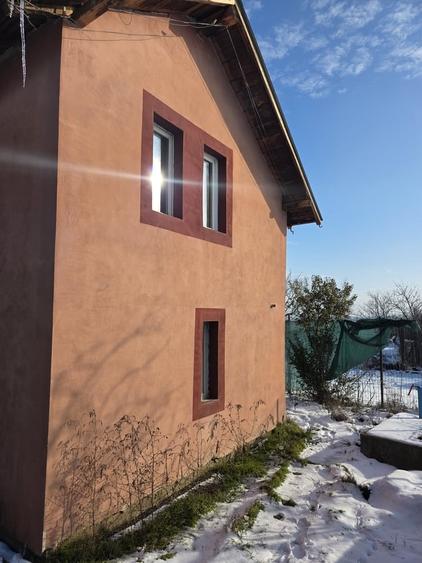 Casă cu 4 camere cu Teren 497 Mp în Dragomirești-Deal