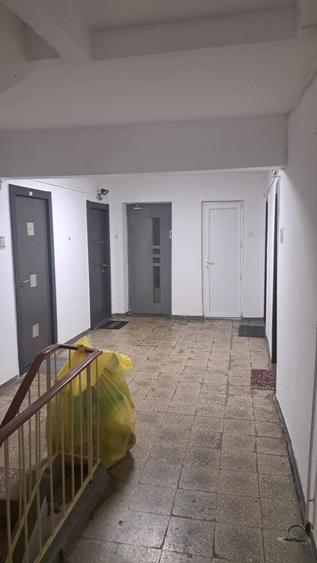 Vand garsoniera ,33 mp,mobilata,incalzire centralizata sector 3, zona Titan,str.Postasului, 2,etaj 5, pret 59500 euro - 6