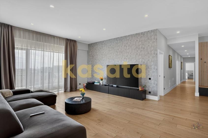 Apartament cu 4 camere semidecomandat în Pipera