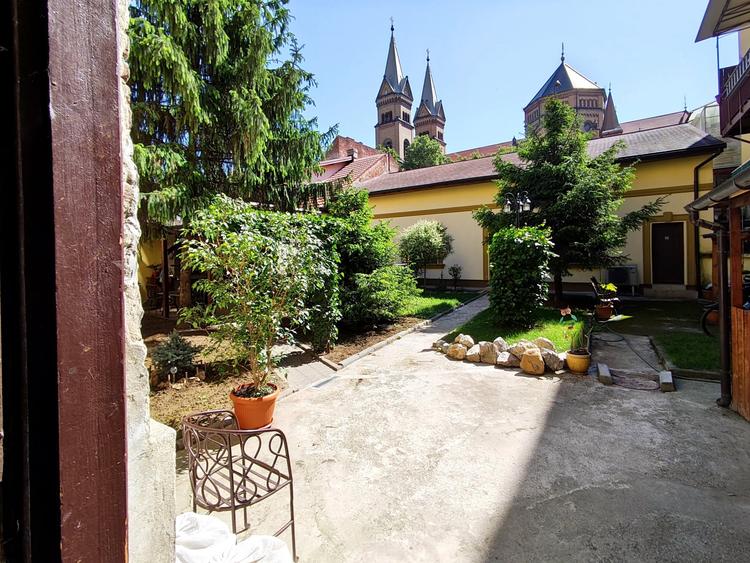 Apartament cu 3 camere decomandat, mobilat în Neptun