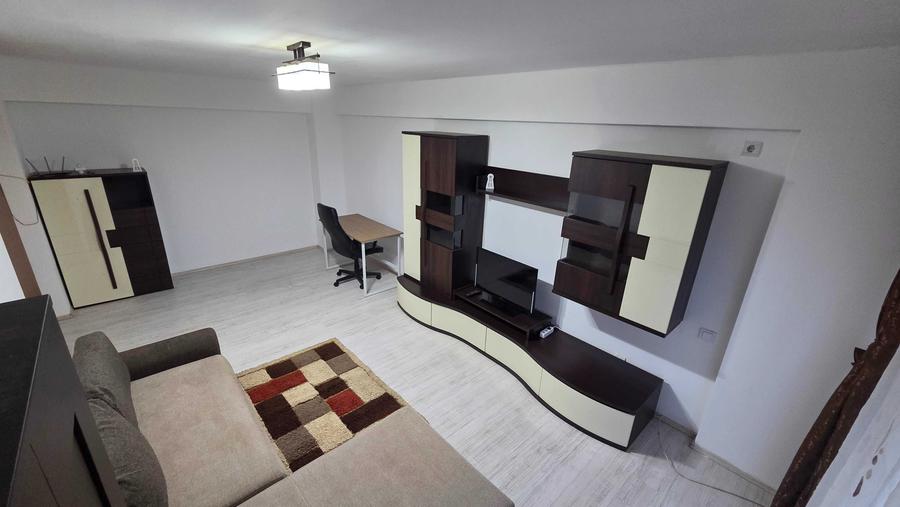 Apartament cu 2 camere semidecomandat în Roșu