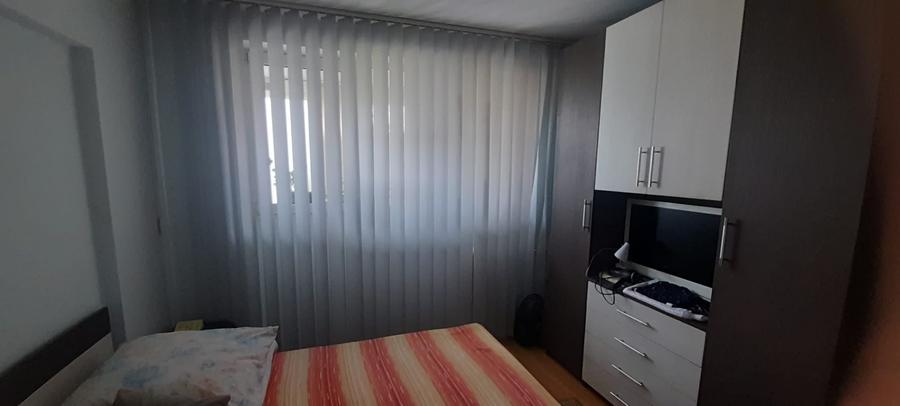 Apartament cu 3 camere decomandat în Drumul Taberei