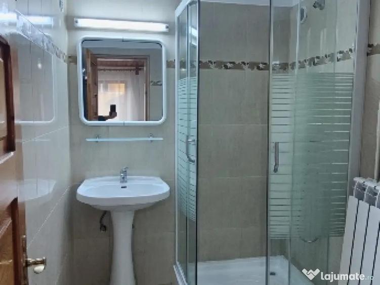 Casă cu 8 camere în Central