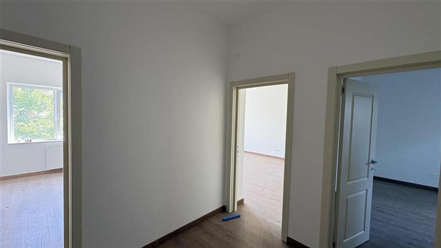 Inchiriere apartament ideal birou 3 camere decomandate renovat in Centru- zona R - 3