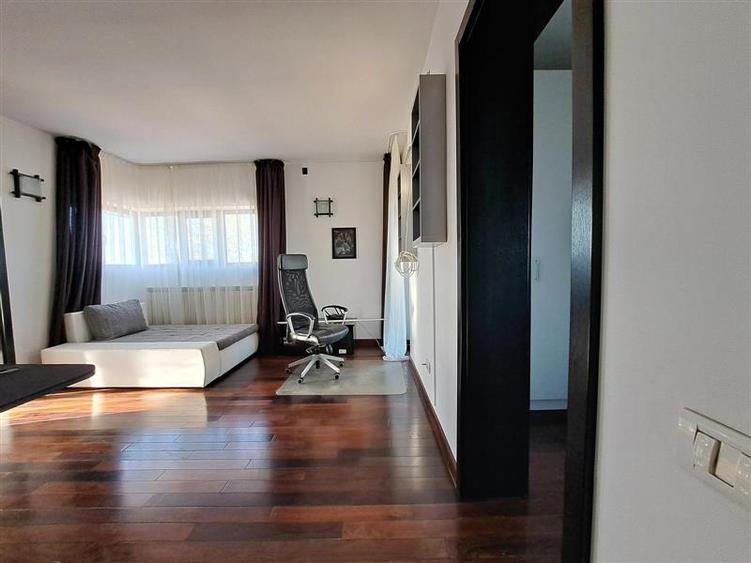 Casă individuală cu 8 camere cu Piscina în Samurcași