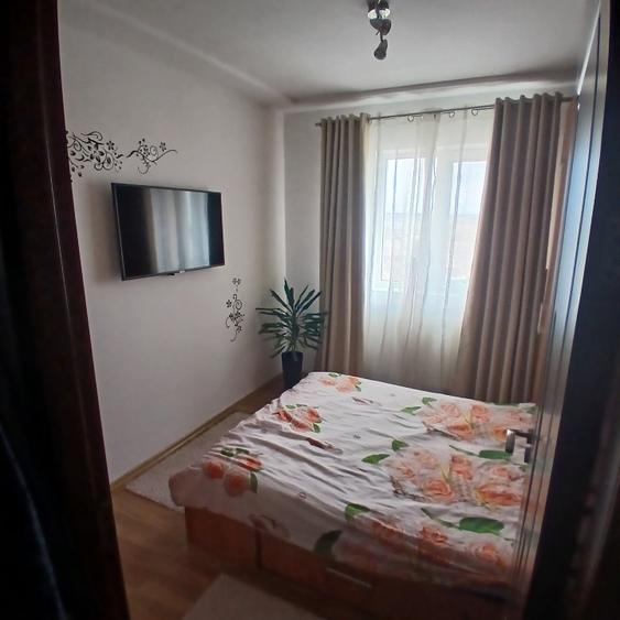 Apartament cu 3 camere semidecomandat în Sud-Est
