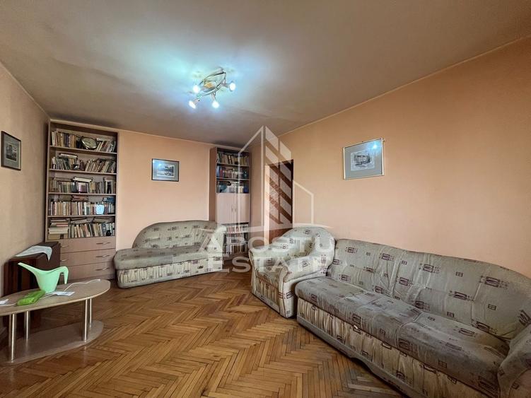 Apartament cu 4 camere decomandat, mobilat în Malul Mureșului