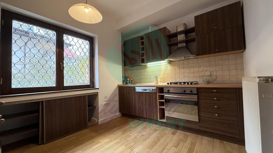 Apartament cu 3 camere decomandat în Primăverii