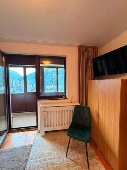 Apartament cu 3 camere decomandat, mobilat în Central