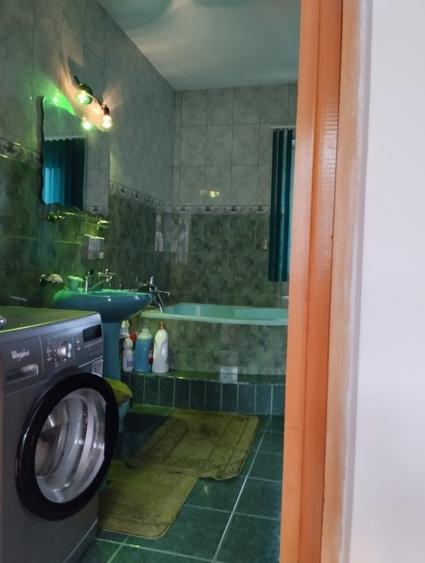 Casă individuală cu 4 camere cu Garaj în Central
