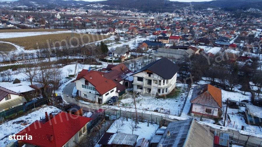 Casă cu 4 camere cu Teren 723 Mp în Central