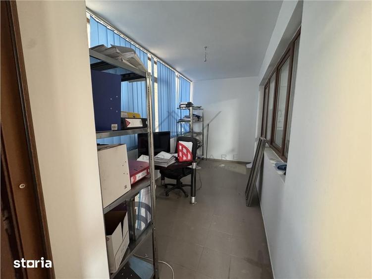 Apartament cu 4 camere decomandat în Est