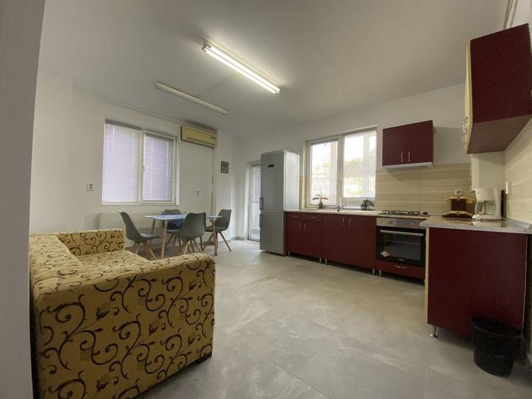 Apartament cu 3 camere semidecomandat în Dâmbul Rotund