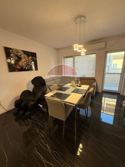 Apartament cu 3 camere decomandat, mobilat în Dumbrăvița