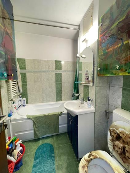 Apartament cu 3 camere decomandat, mobilat în Podu Roș