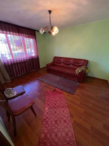 Apartament cu 3 camere semidecomandat în Autogară