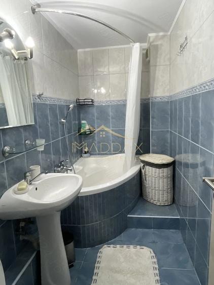 Apartament cu 3 camere decomandat în Sebastian