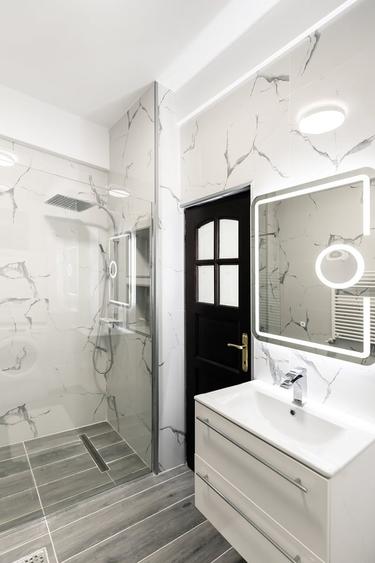 Apartament cu 3 camere decomandat, mobilat în Calea Victoriei